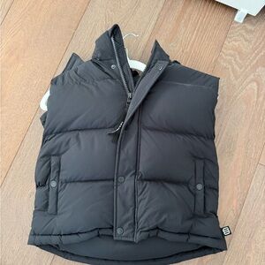 Black Super puff shorty climate vest